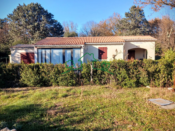 Maison de plain-pied avec jardin et piscine à Saint-Alban-Auriolles