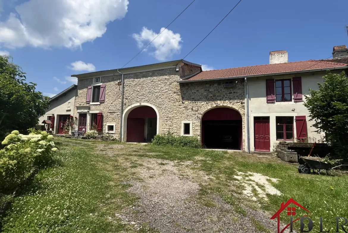 Longère de 109 m² habitables avec deux habitations à Neuvelle les Voisey 