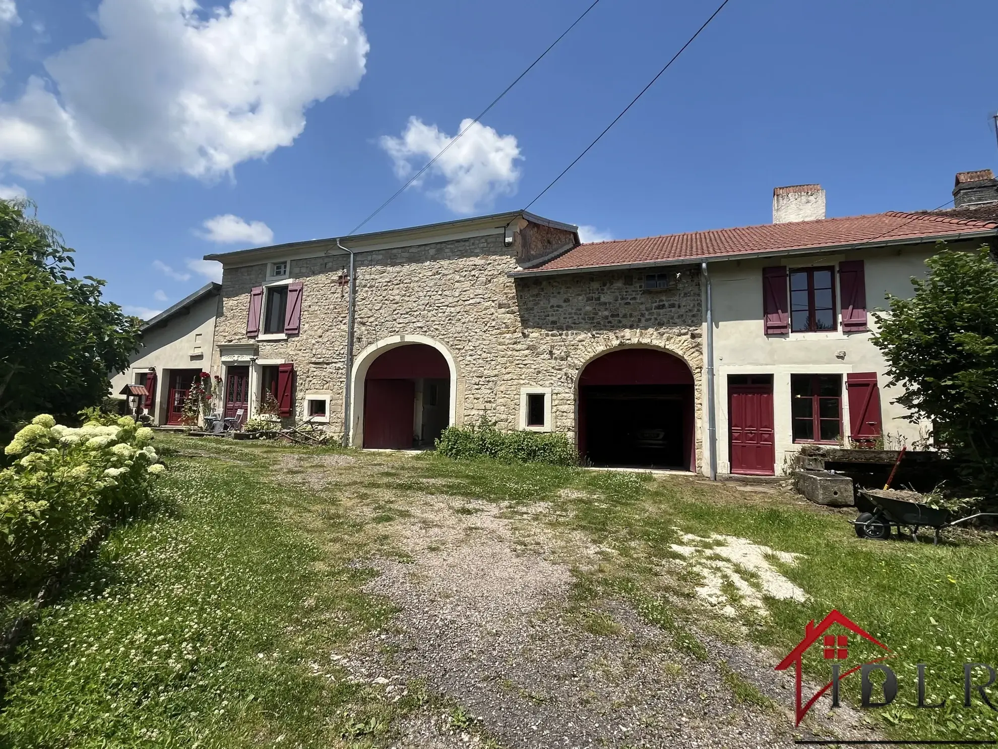 Longère de 109 m² habitables avec deux habitations à Neuvelle les Voisey 