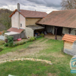 Ancienne Ferme Joliement Rénovée à Meyrieu les Étangs