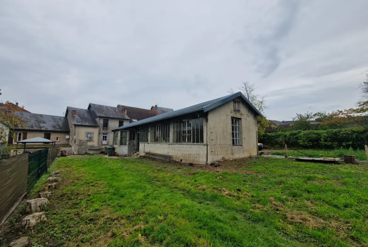 Centre de Lubersac : bâtiment professionnel lumineux à vendre 