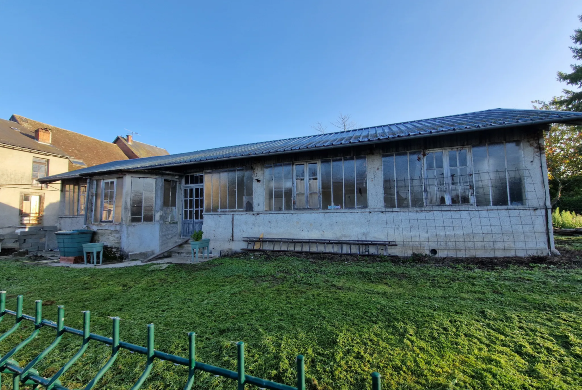 Centre de Lubersac : bâtiment professionnel lumineux à vendre 