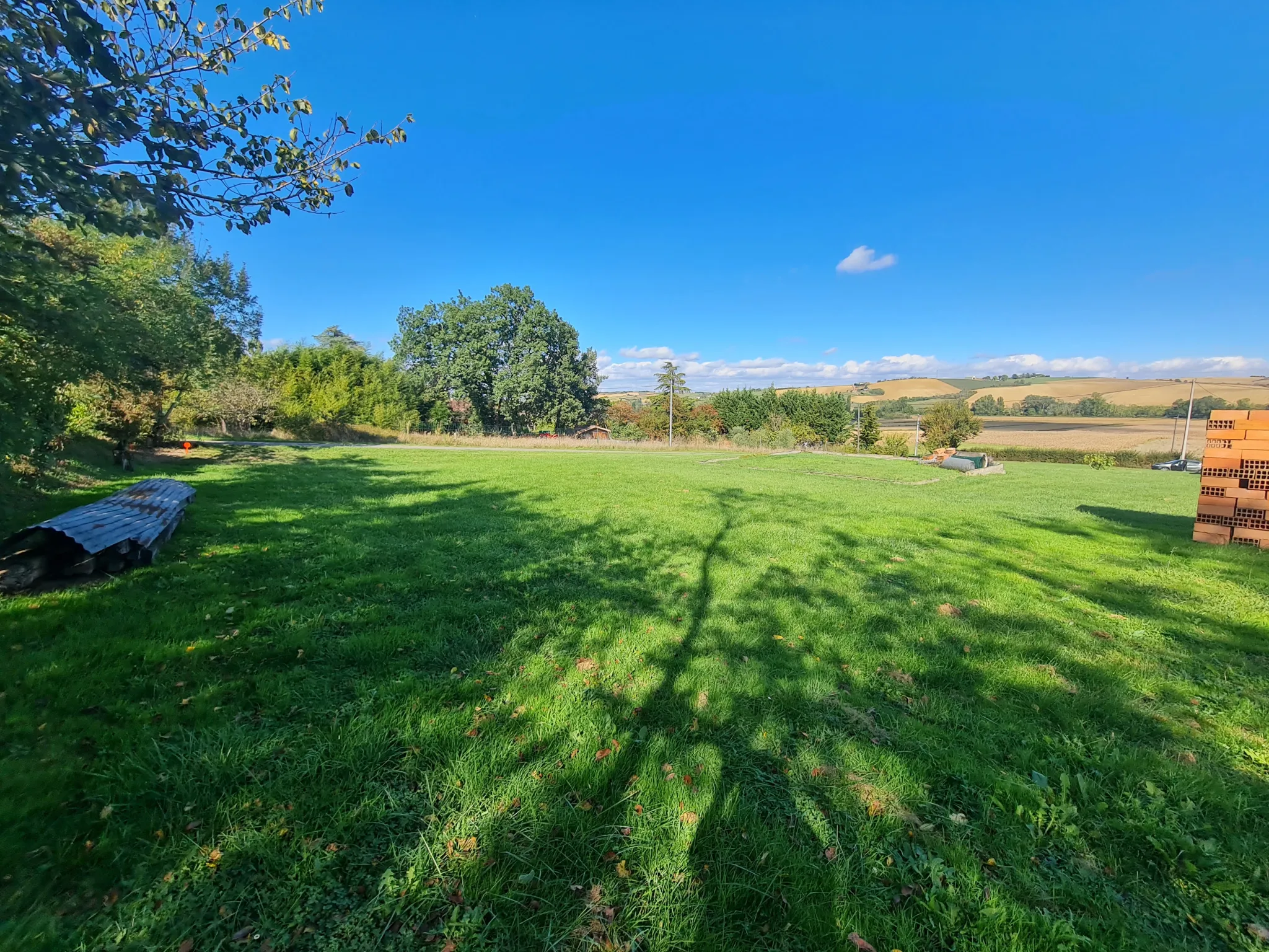 Terrain constructible de 799 m² à Saint-Sulpice-Sur-Lèze 