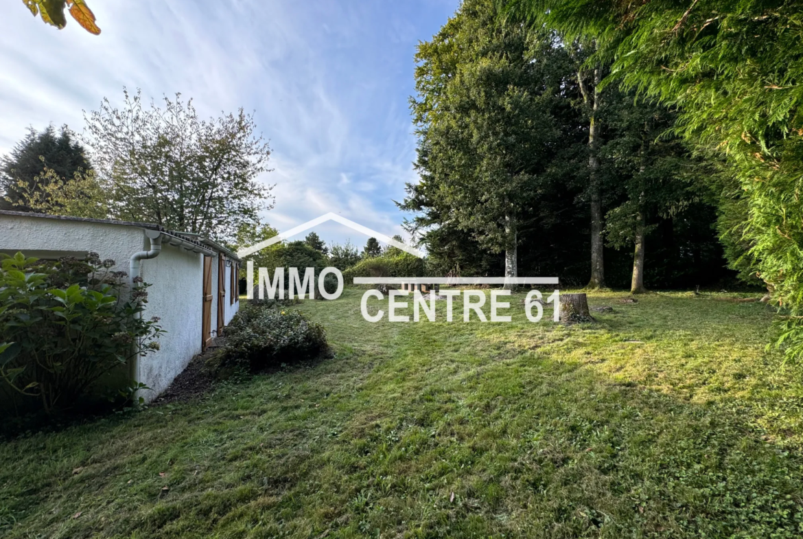 Maison de campagne avec 2 chambres et garage à La Ferté Macé 