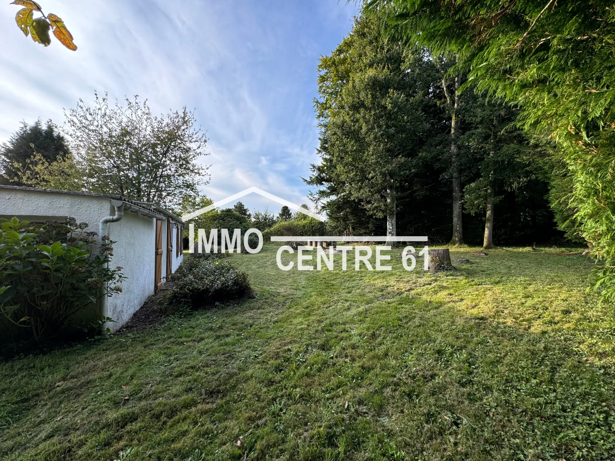 Maison de campagne avec 2 chambres et garage à La Ferté Macé 