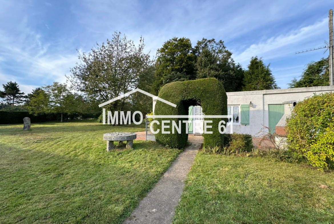 Maison de campagne avec 2 chambres et garage à La Ferté Macé 