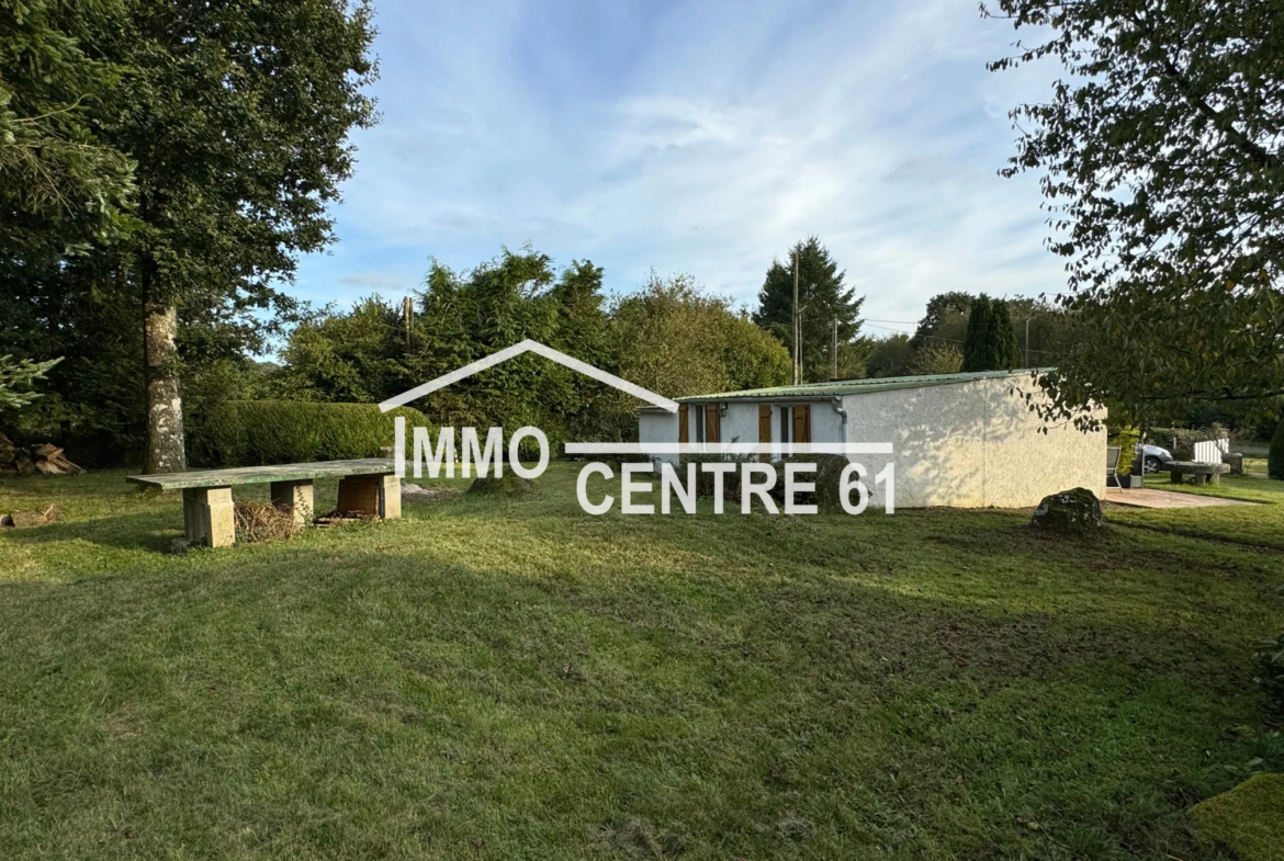 Maison de campagne avec 2 chambres et garage à La Ferté Macé 