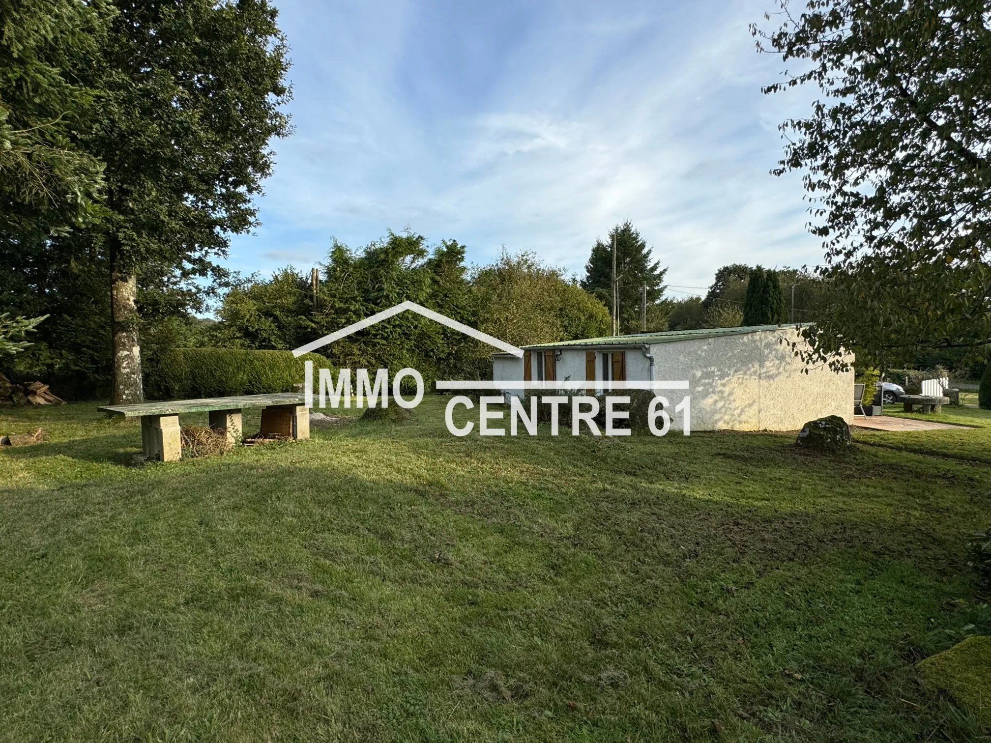 Maison de campagne avec 2 chambres et garage à La Ferté Macé 