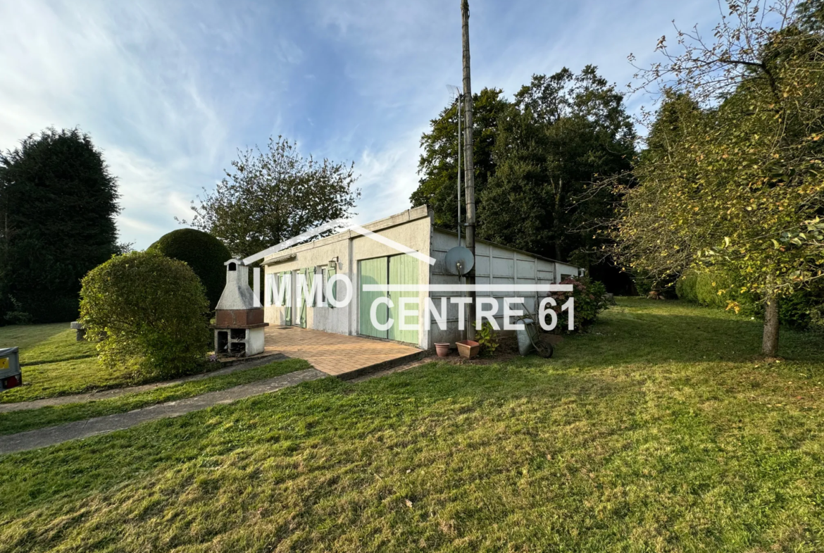 Maison de campagne avec 2 chambres et garage à La Ferté Macé 