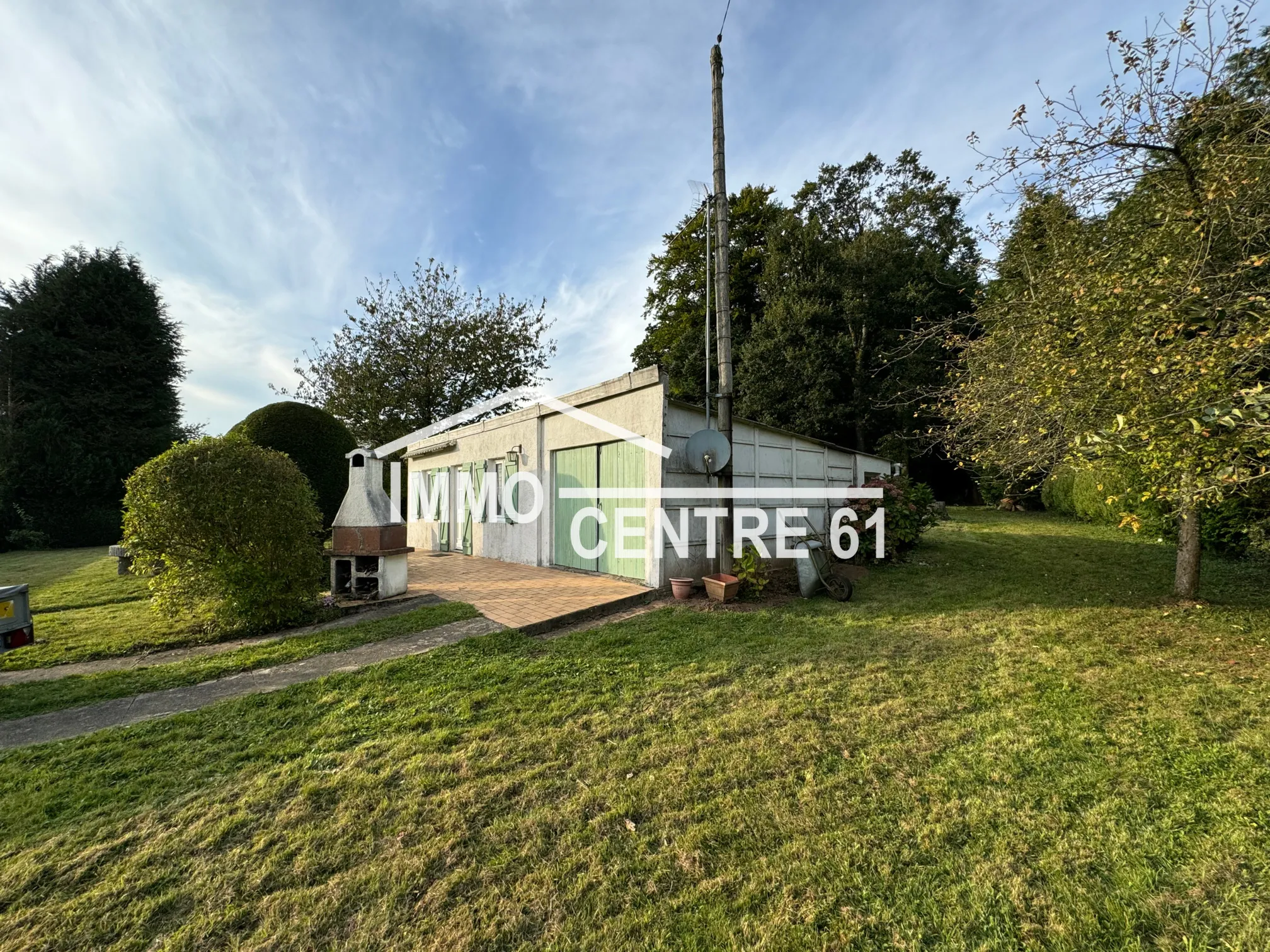 Maison de campagne avec 2 chambres et garage à La Ferté Macé 