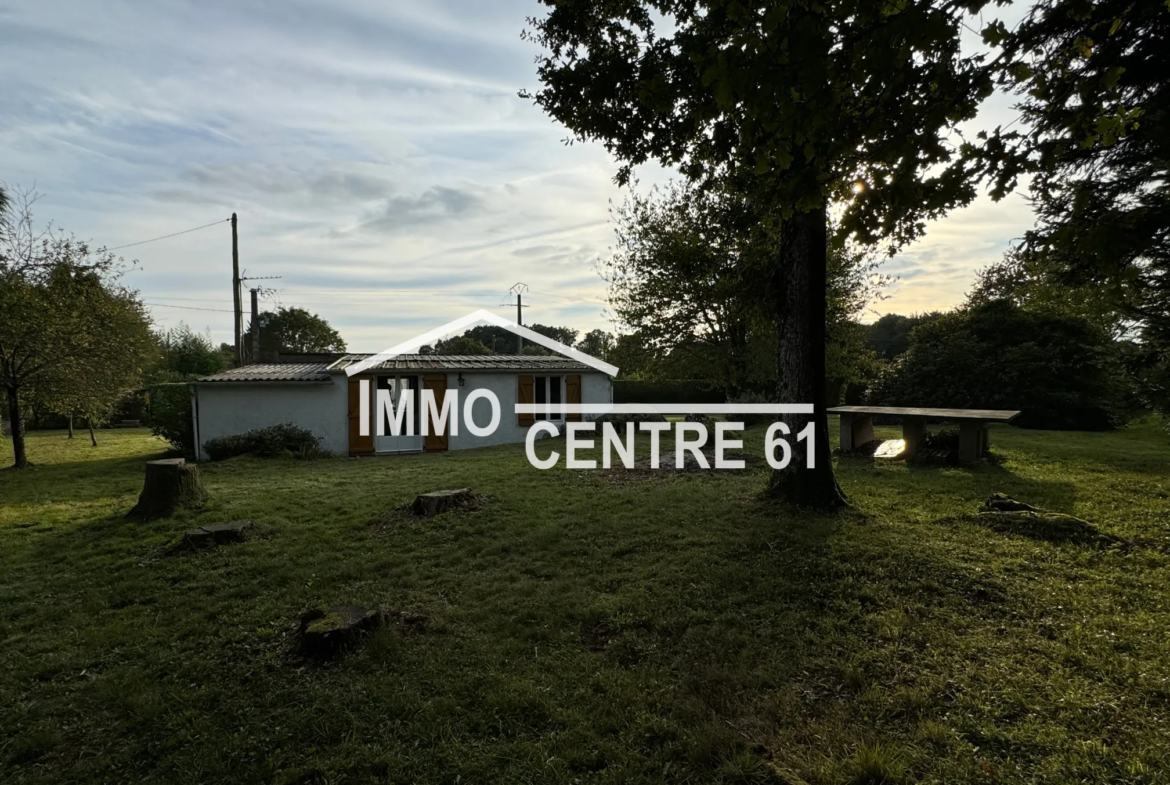 Maison de campagne avec 2 chambres et garage à La Ferté Macé 