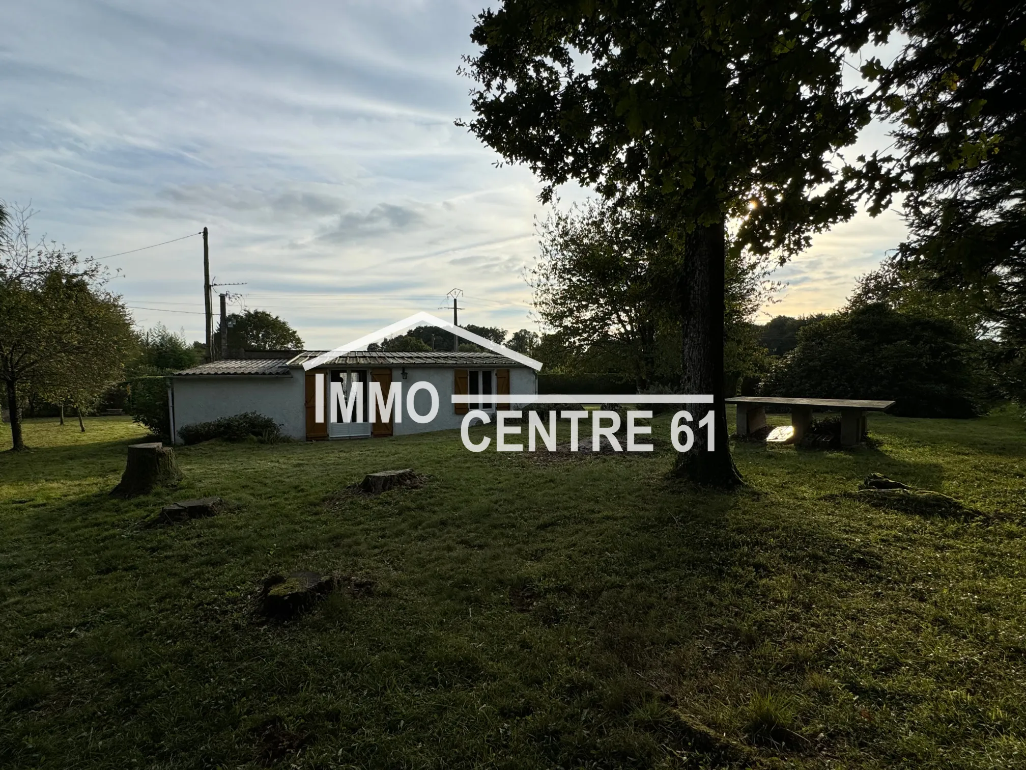 Maison de campagne avec 2 chambres et garage à La Ferté Macé 