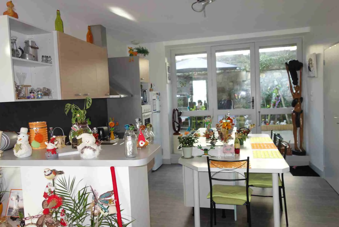 Vente d'un immeuble en pierre avec 2 appartements T3 à Bourg sur Gironde 