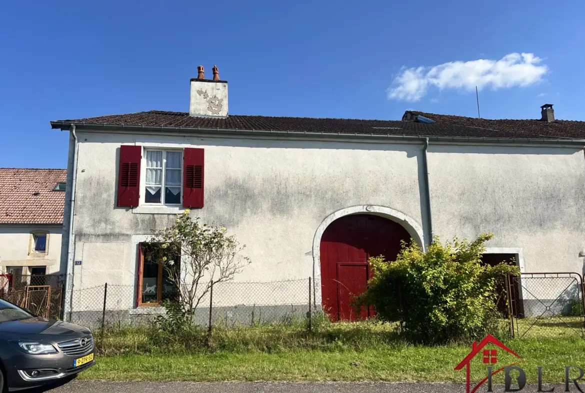 Maison de village à Vernois sur Mance à saisir 