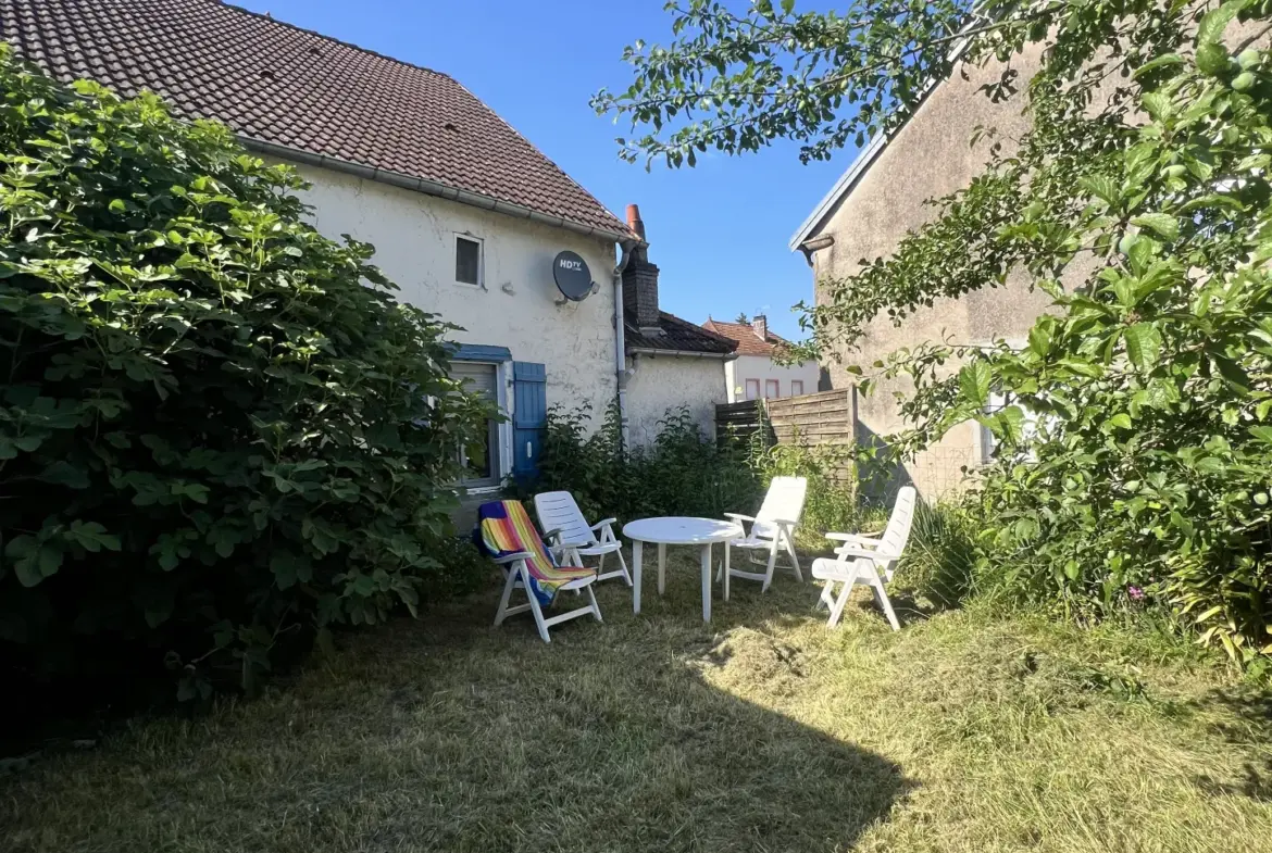 Maison de village à Vernois sur Mance à saisir 