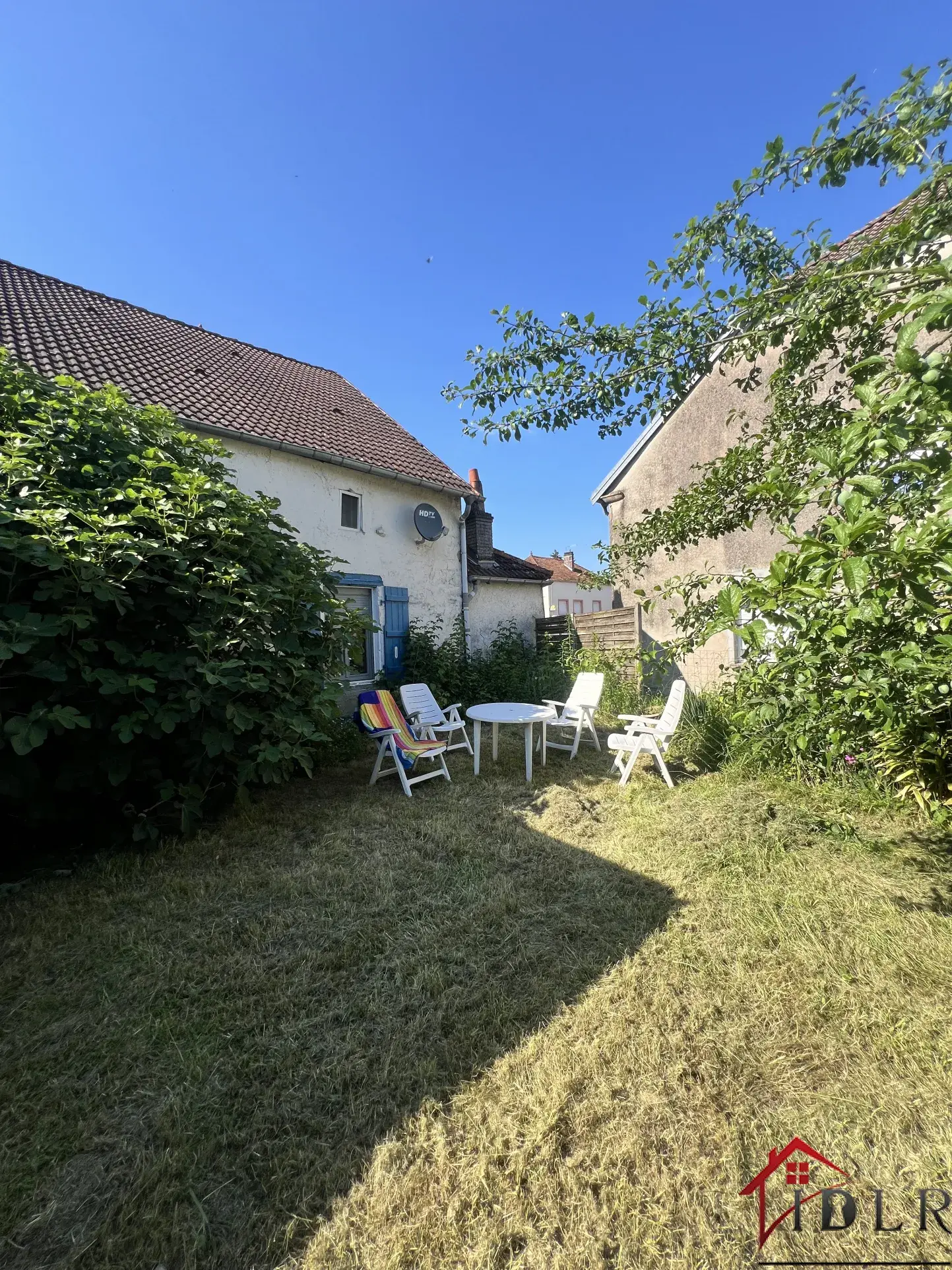 Maison de village à Vernois sur Mance à saisir 