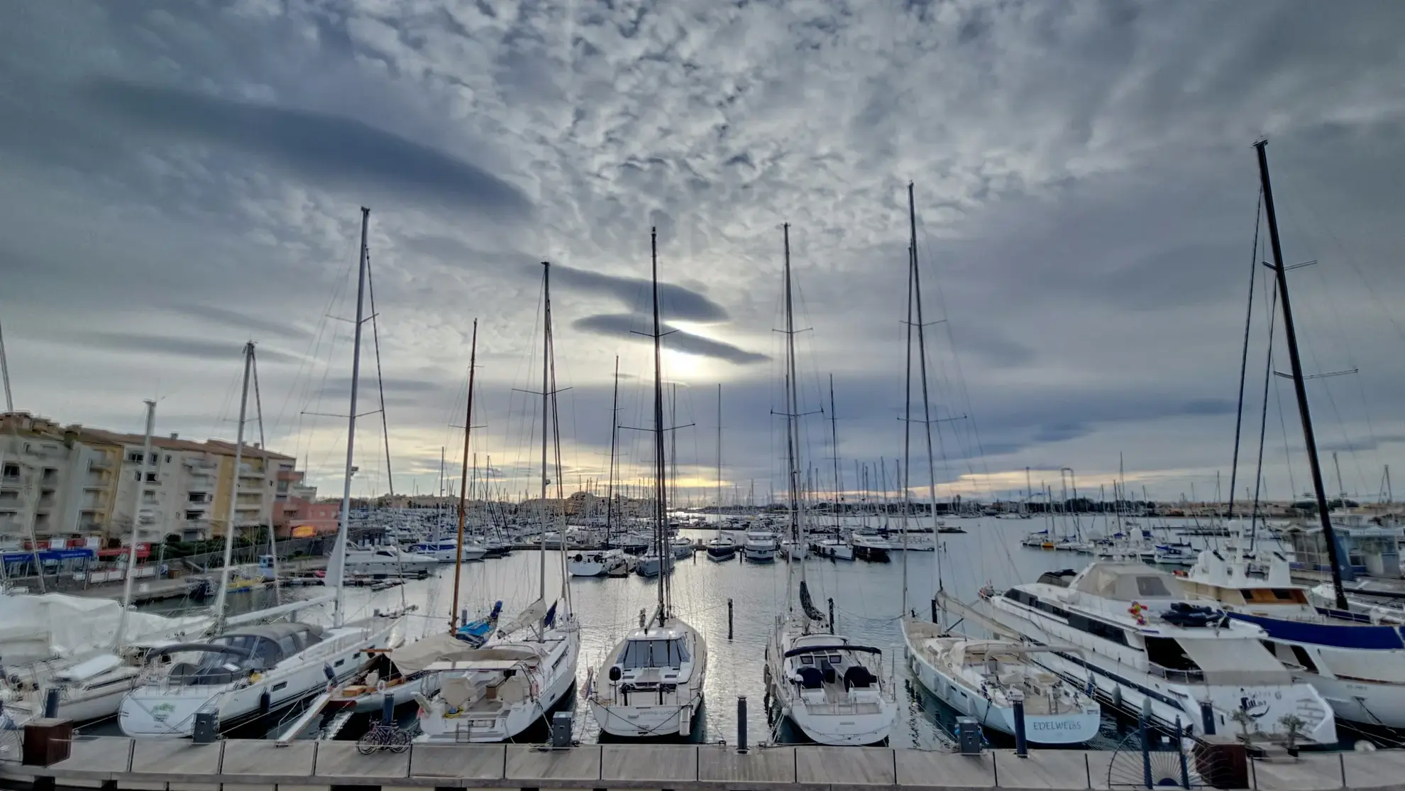 Studio cabine à vendre au Cap d'Agde avec vue sur le port 