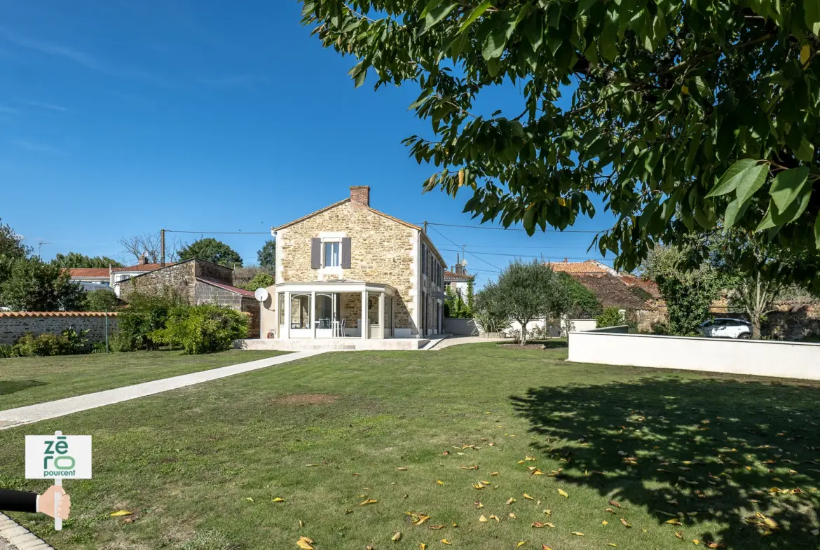 Maison rénovée du 19ème siècle à vendre à La Chapelle-Thémer 