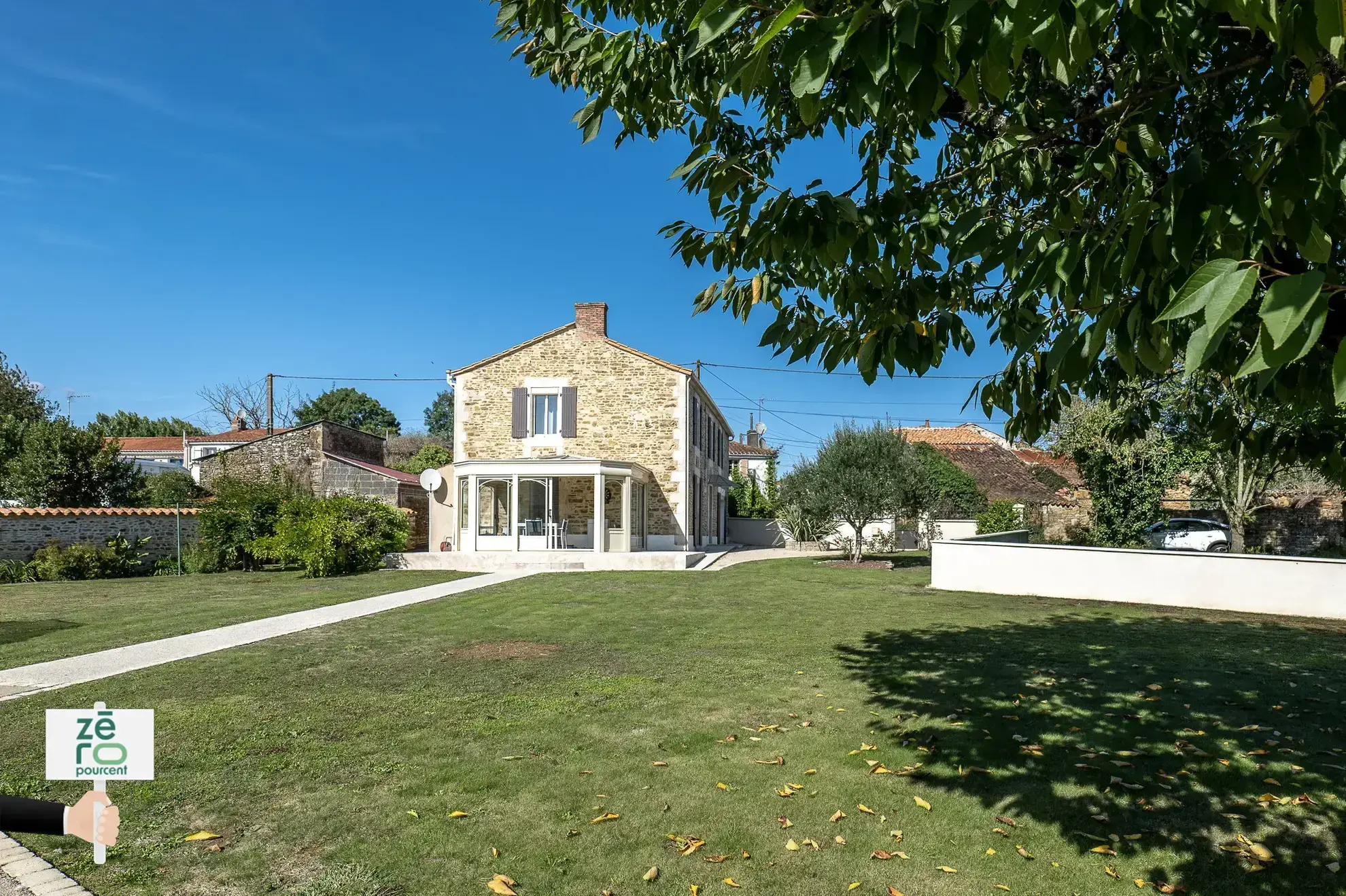 Maison rénovée du 19ème siècle à vendre à La Chapelle-Thémer 