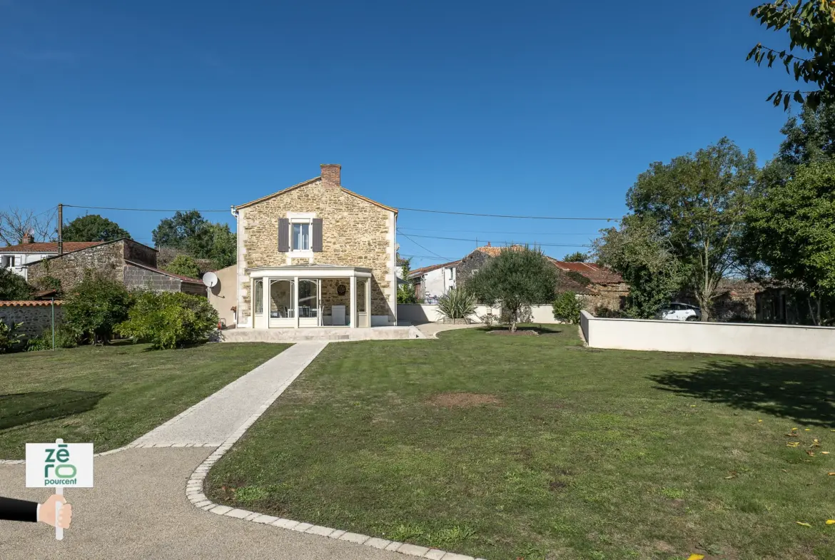 Maison rénovée du 19ème siècle à vendre à La Chapelle-Thémer 