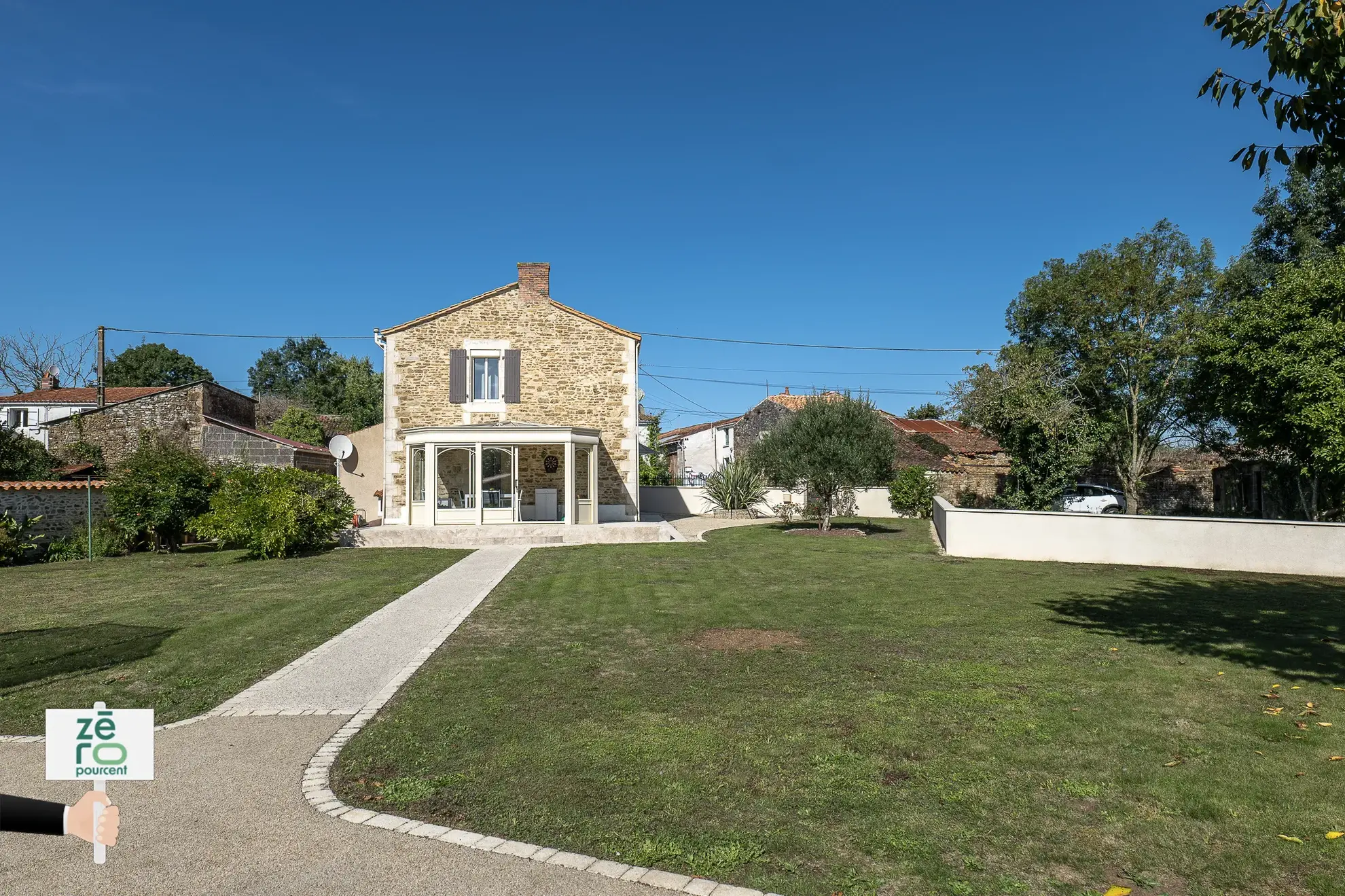 Maison rénovée du 19ème siècle à vendre à La Chapelle-Thémer 