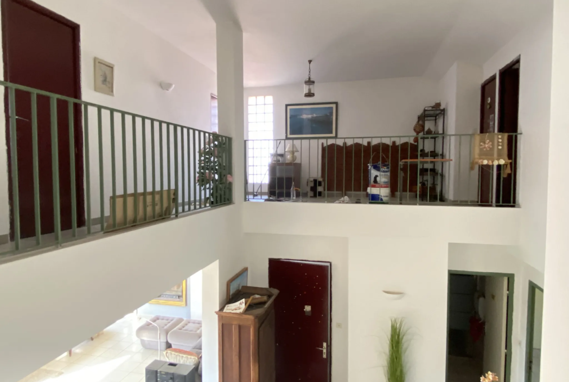 Maison de Ville 180 m² avec Jardin et Garage à Perpignan Sud 