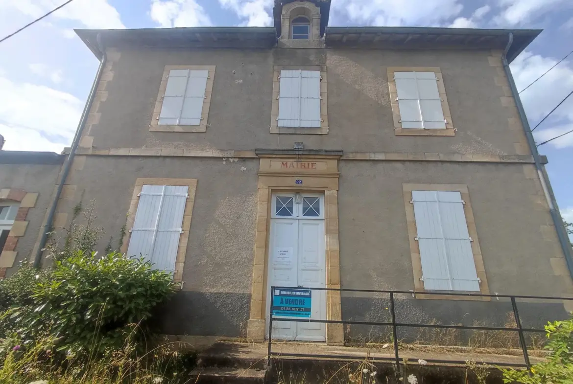 Grande Maison 6 chambres à Saint Honoré les Bains avec potentiel d'aménagement 