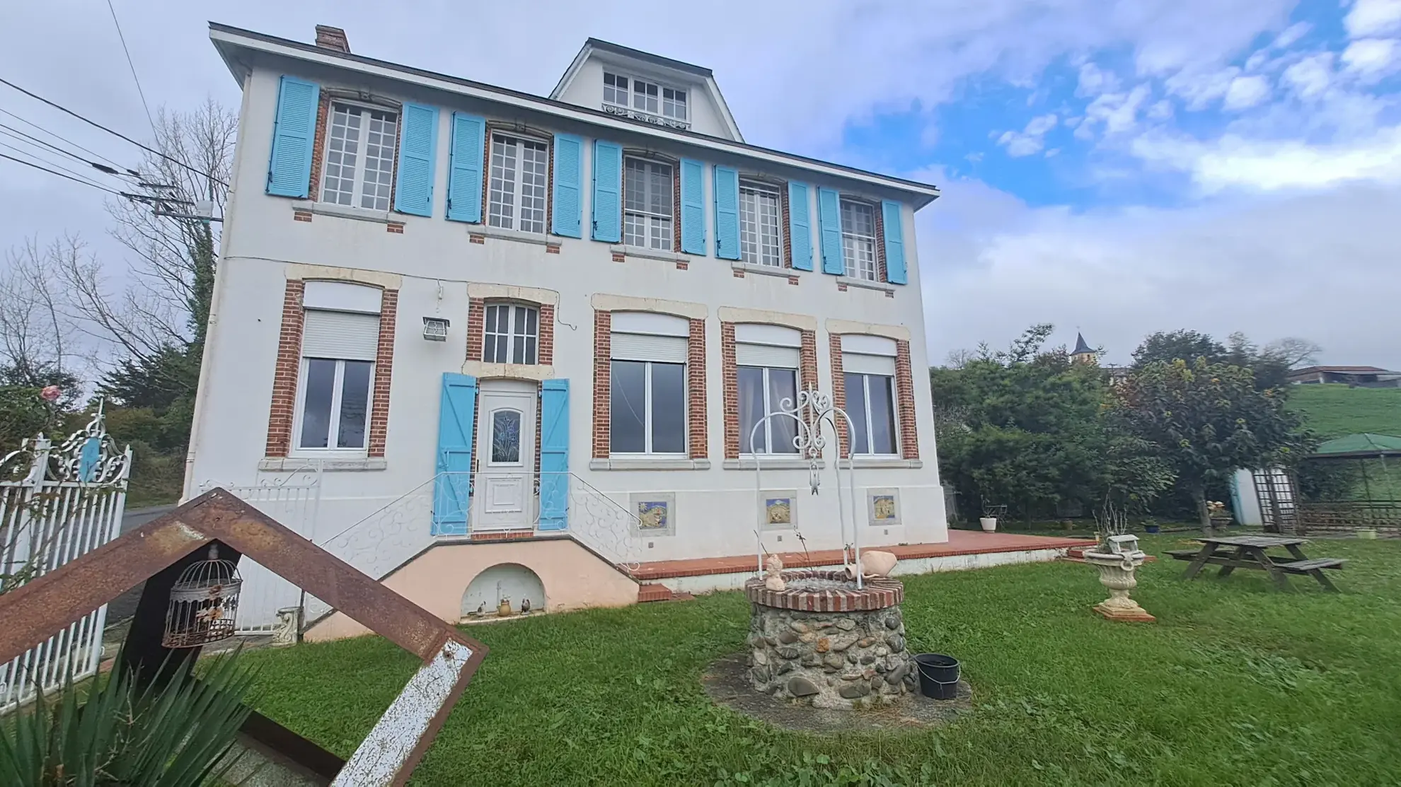 Maison de village avec vue sur les Pyrénées à Castelvieilh 