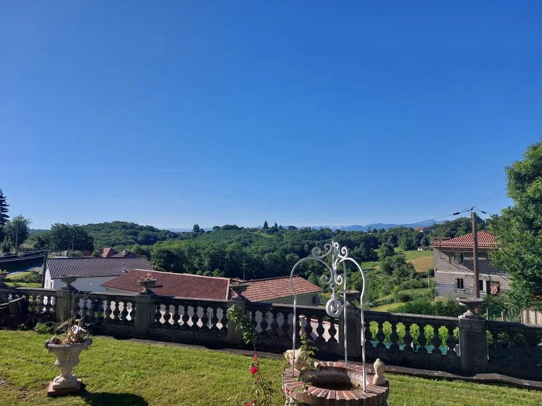 Maison de village avec vue sur les Pyrénées à Castelvieilh 