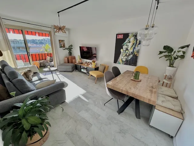 Vente appartement 3 pièces au Cannet avec terrasse et garage 