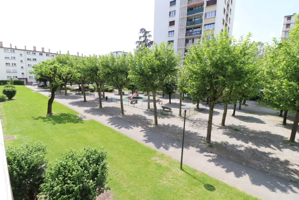 Appartement F4 au calme à Grenoble - Idéal projet de rénovation 