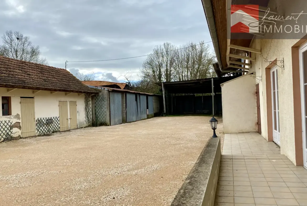 Ancienne ferme spacieuse à Simandre - 165 m² avec terrain 