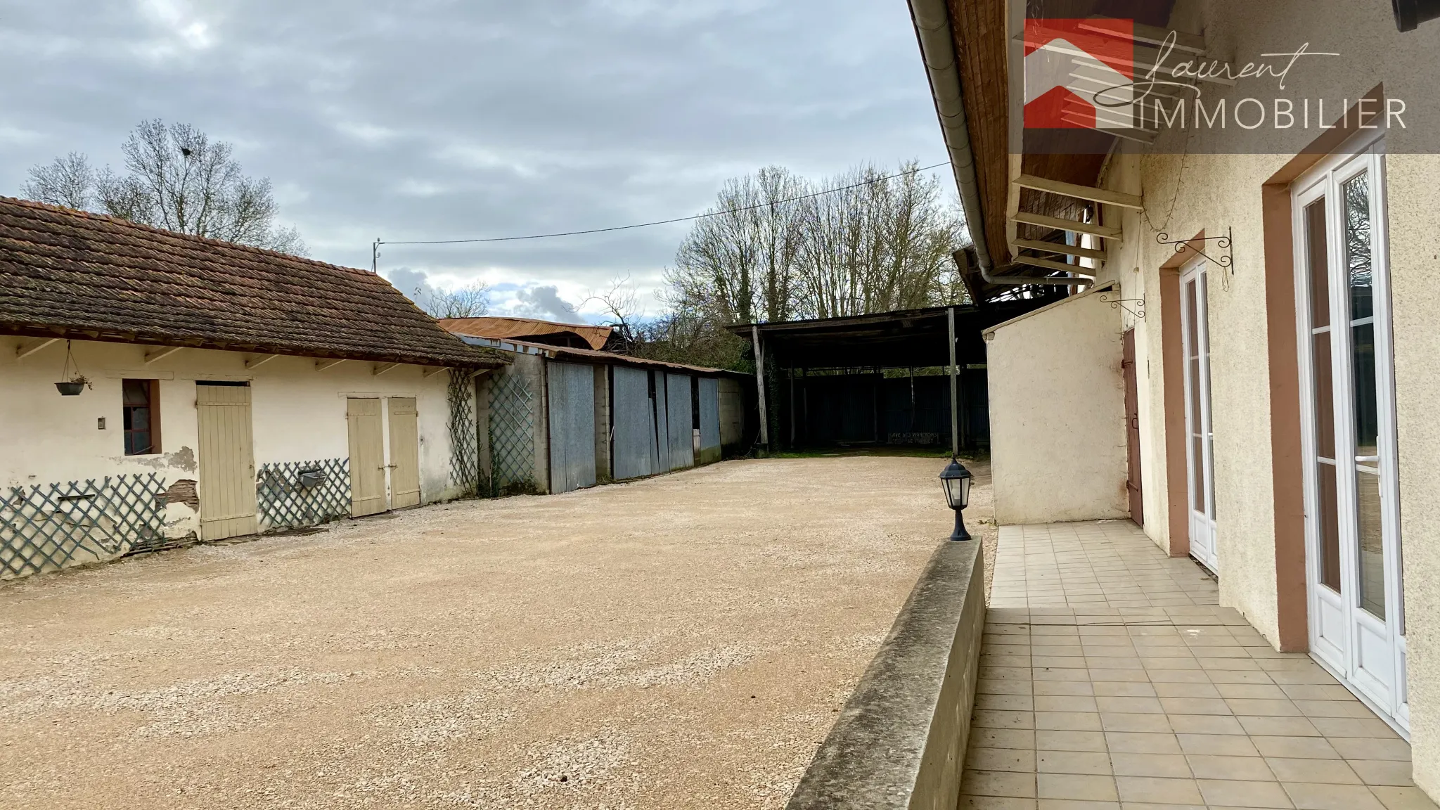 Ancienne ferme spacieuse à Simandre - 165 m² avec terrain 