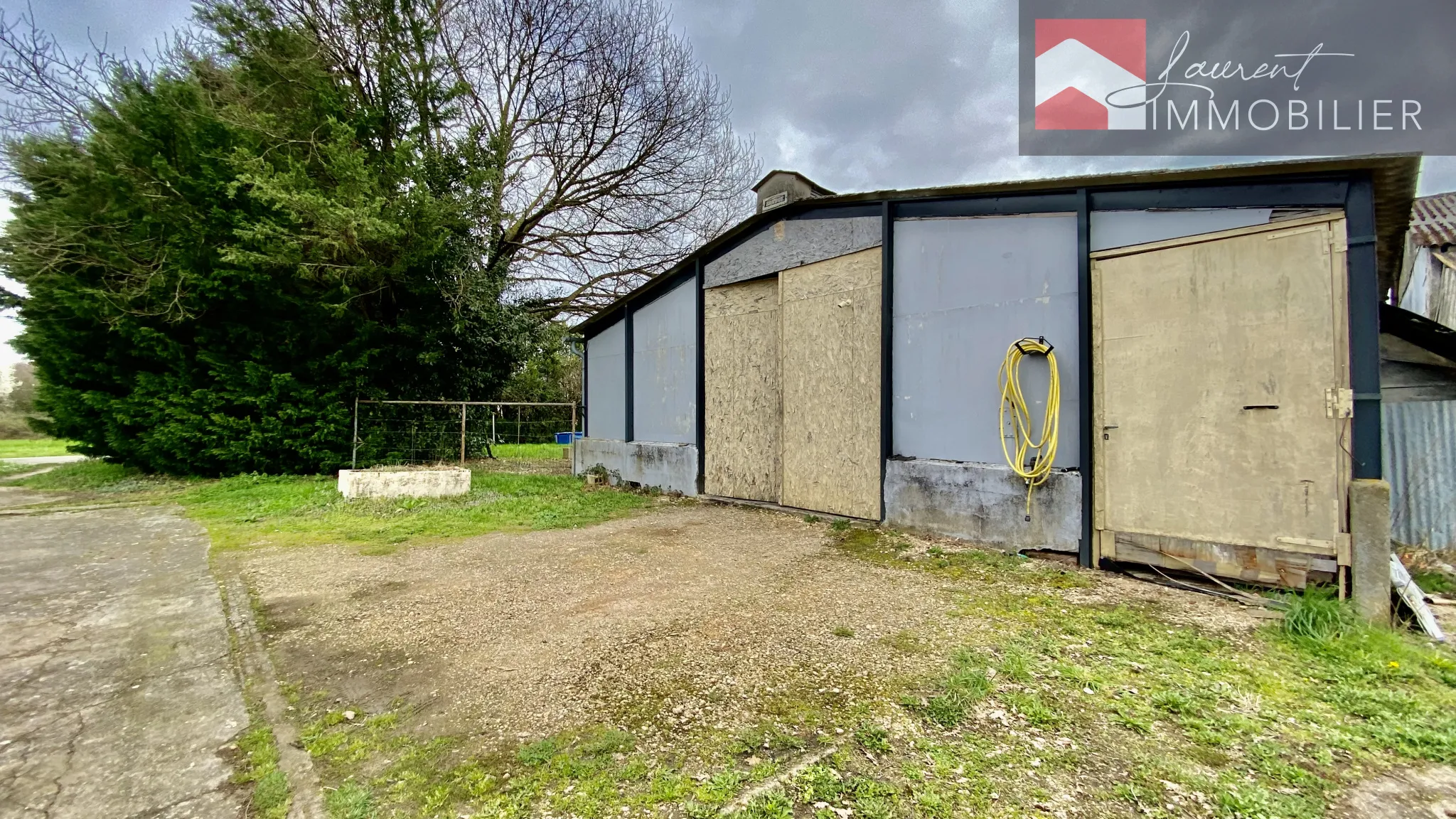 Ancienne ferme spacieuse à Simandre - 165 m² avec terrain 