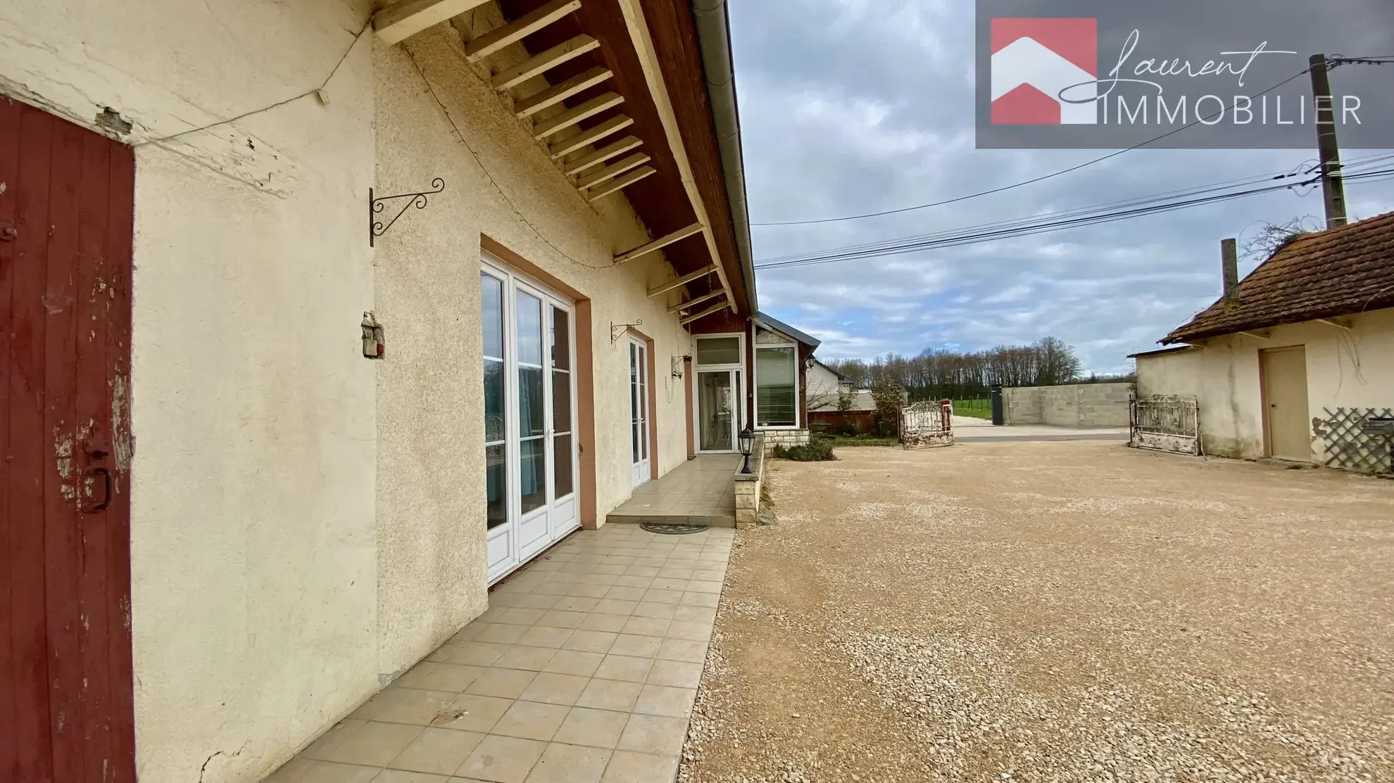 Ancienne ferme spacieuse à Simandre - 165 m² avec terrain 