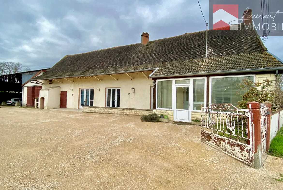 Ancienne ferme spacieuse à Simandre - 165 m² avec terrain 