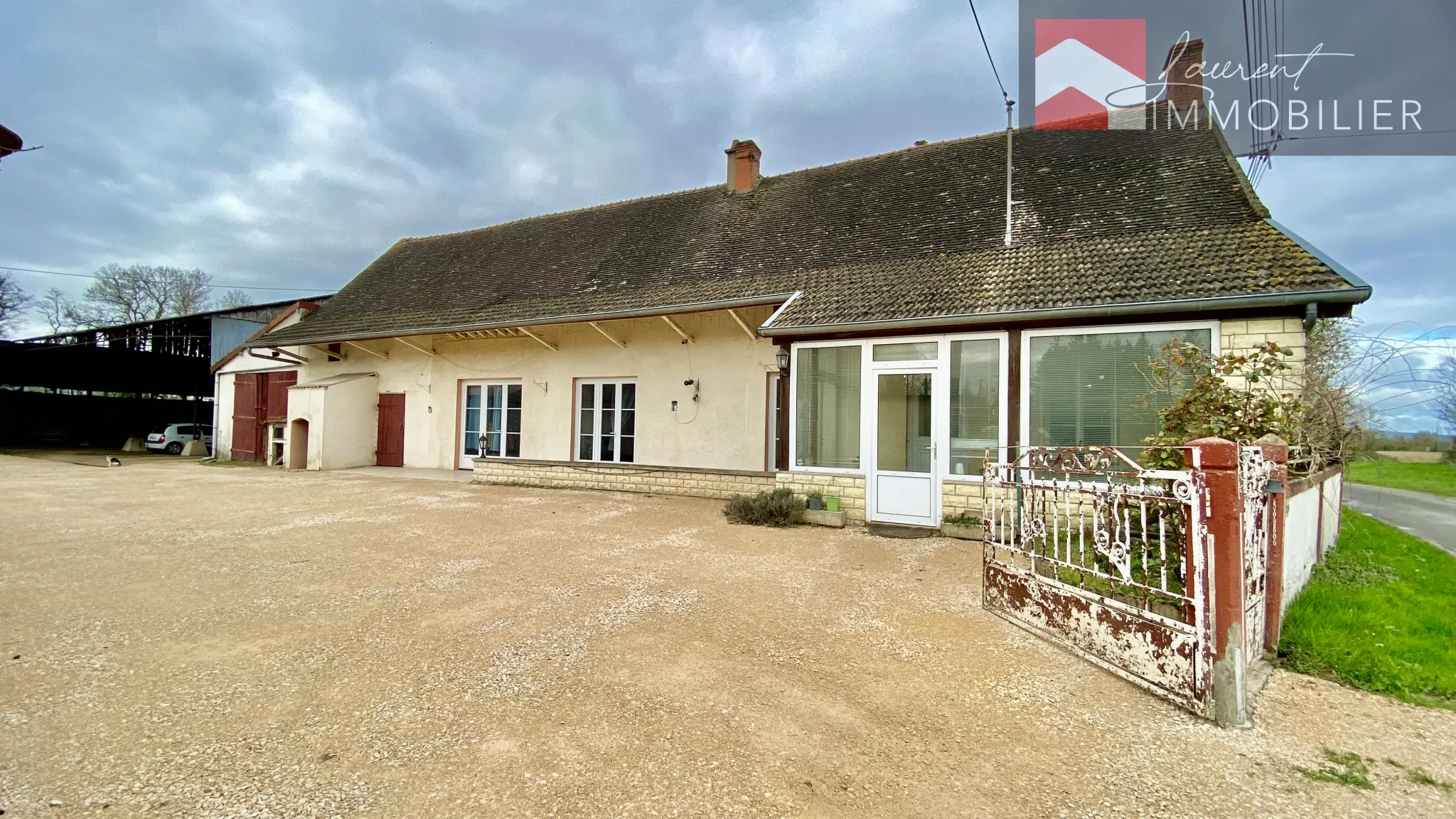 Ancienne ferme spacieuse à Simandre - 165 m² avec terrain 