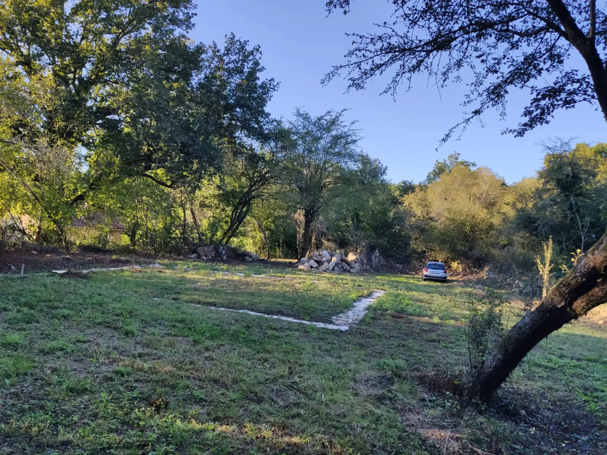 Terrain constructible de 3600m2 pour projet en bois à Brantôme 