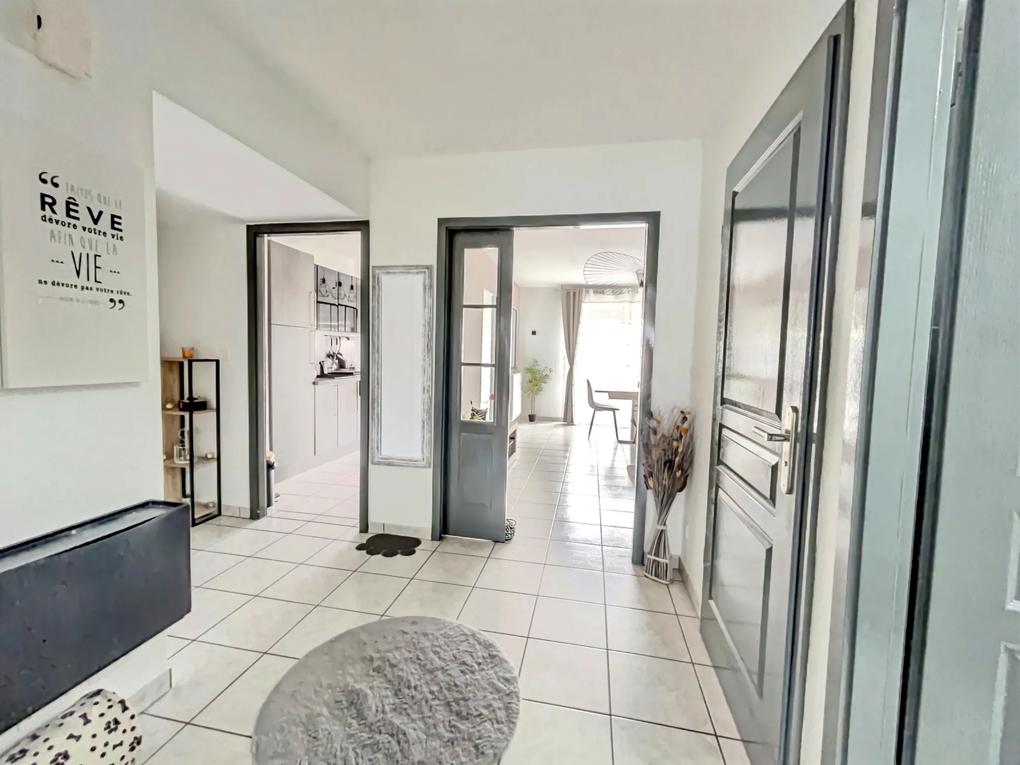 Appartement lumineux de 72,49 m² avec terrasse et piscine à Metz 