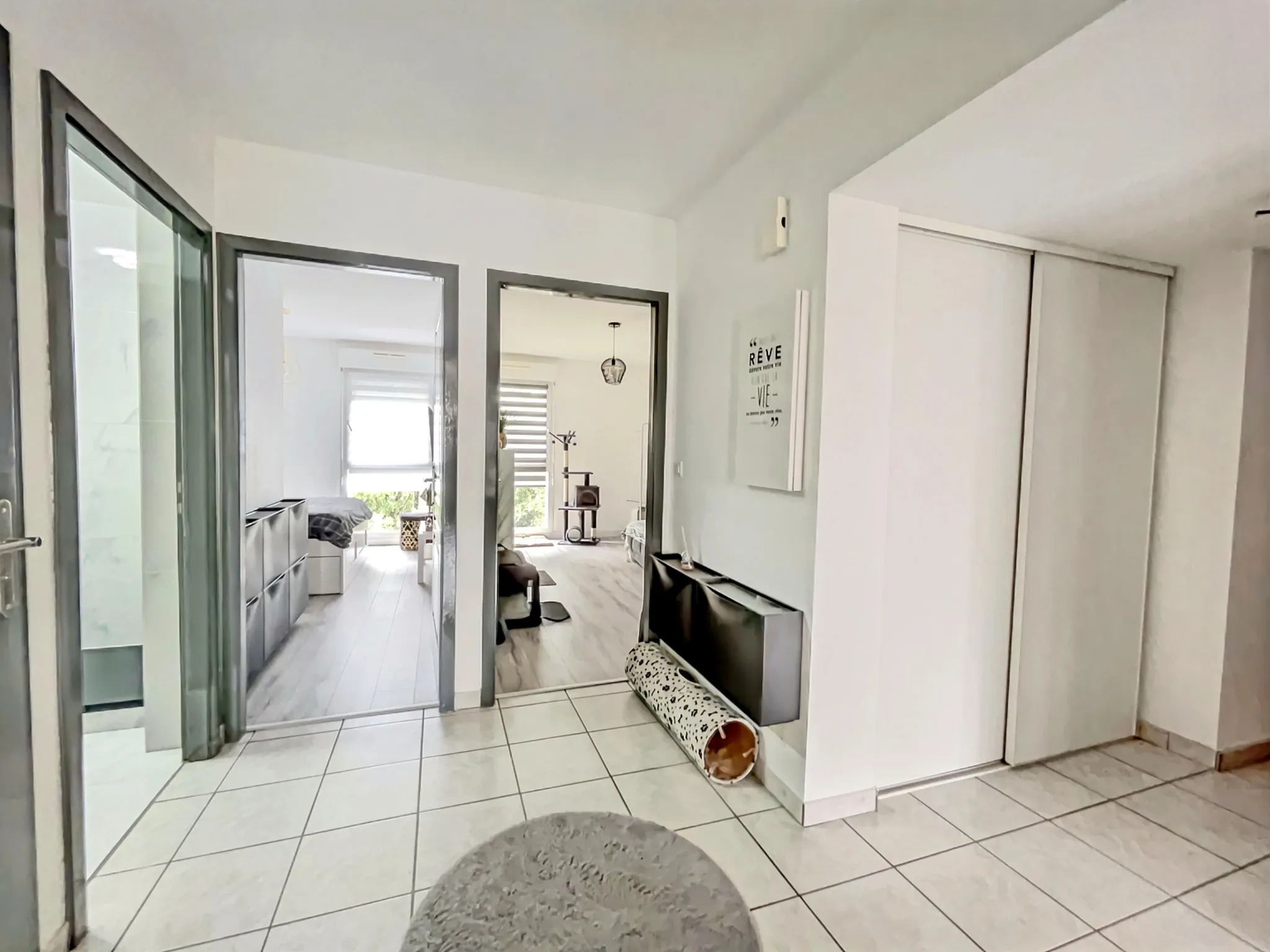 Appartement lumineux de 72,49 m² avec terrasse et piscine à Metz 