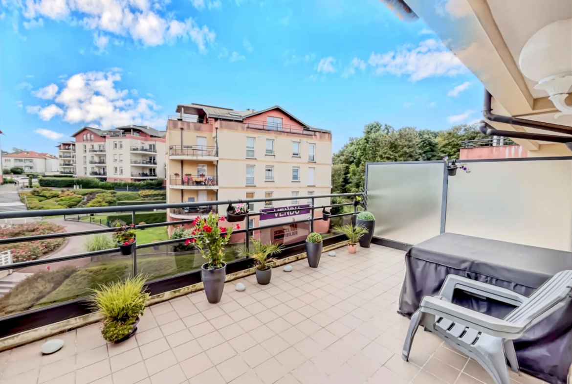 Appartement lumineux de 72,49 m² avec terrasse et piscine à Metz 