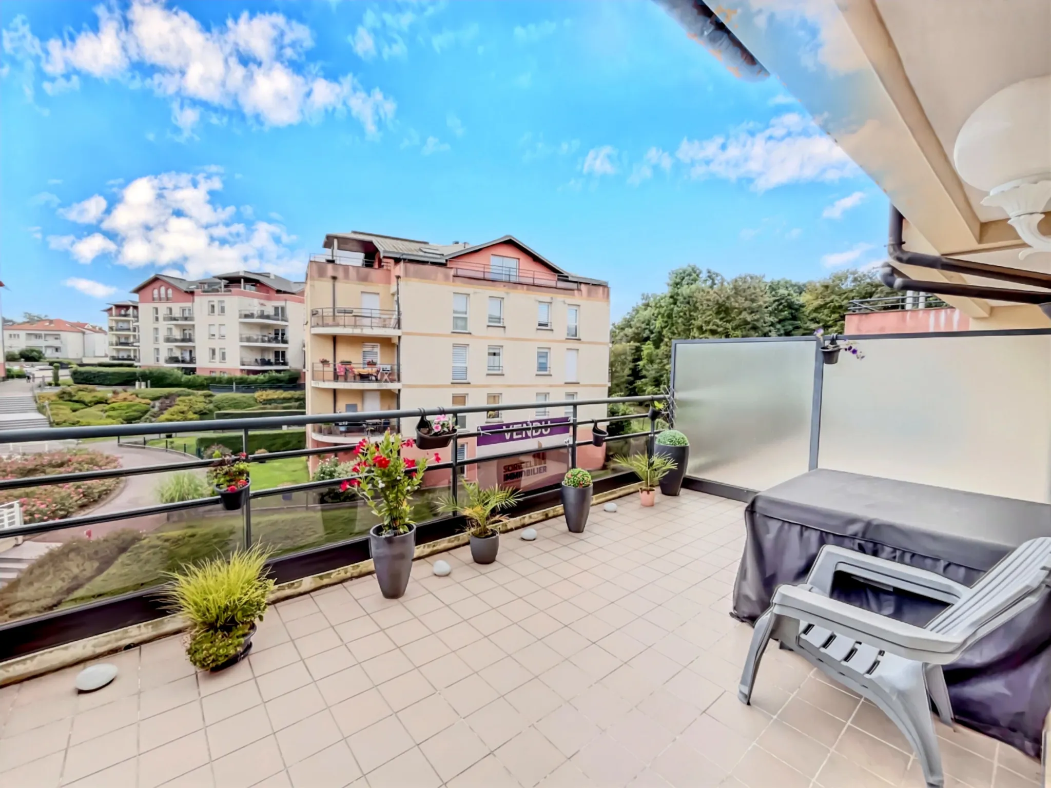 Appartement lumineux de 72,49 m² avec terrasse et piscine à Metz 