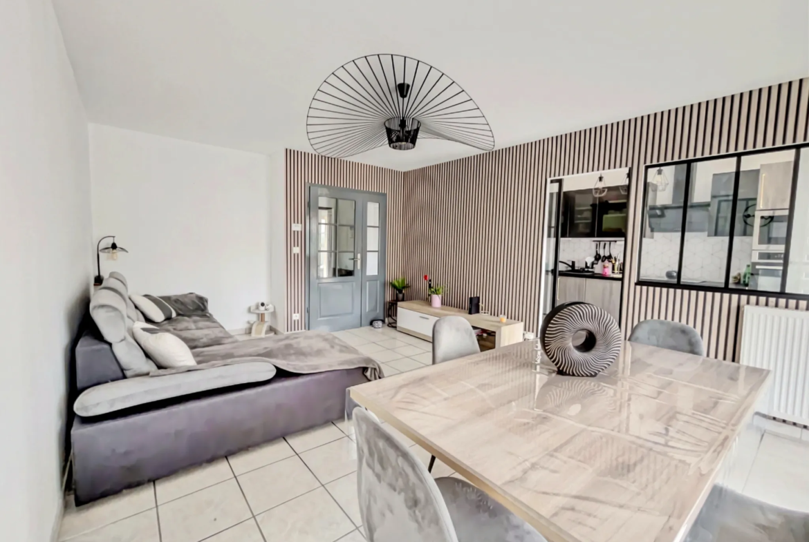 Appartement lumineux de 72,49 m² avec terrasse et piscine à Metz 