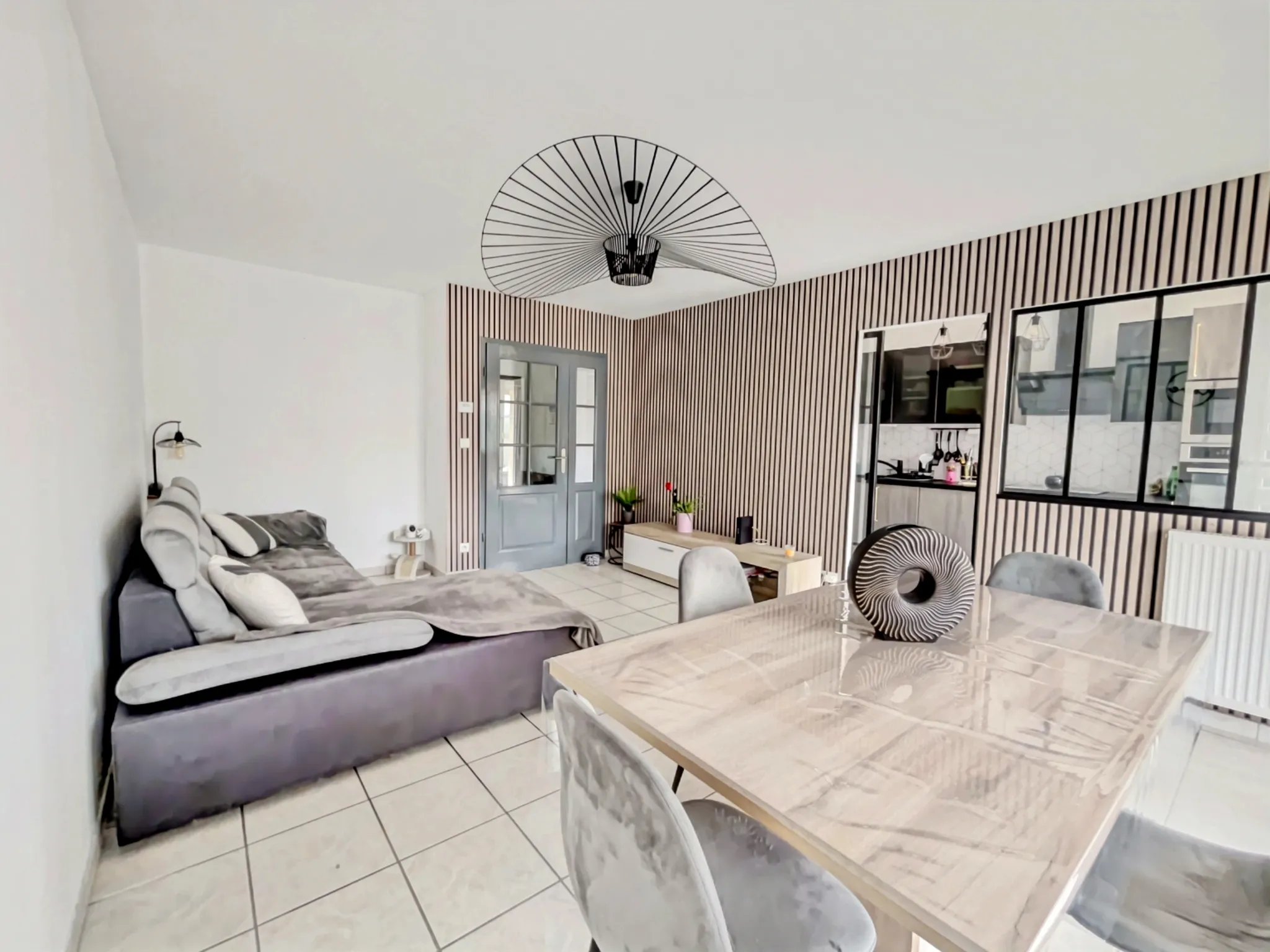 Appartement lumineux de 72,49 m² avec terrasse et piscine à Metz 