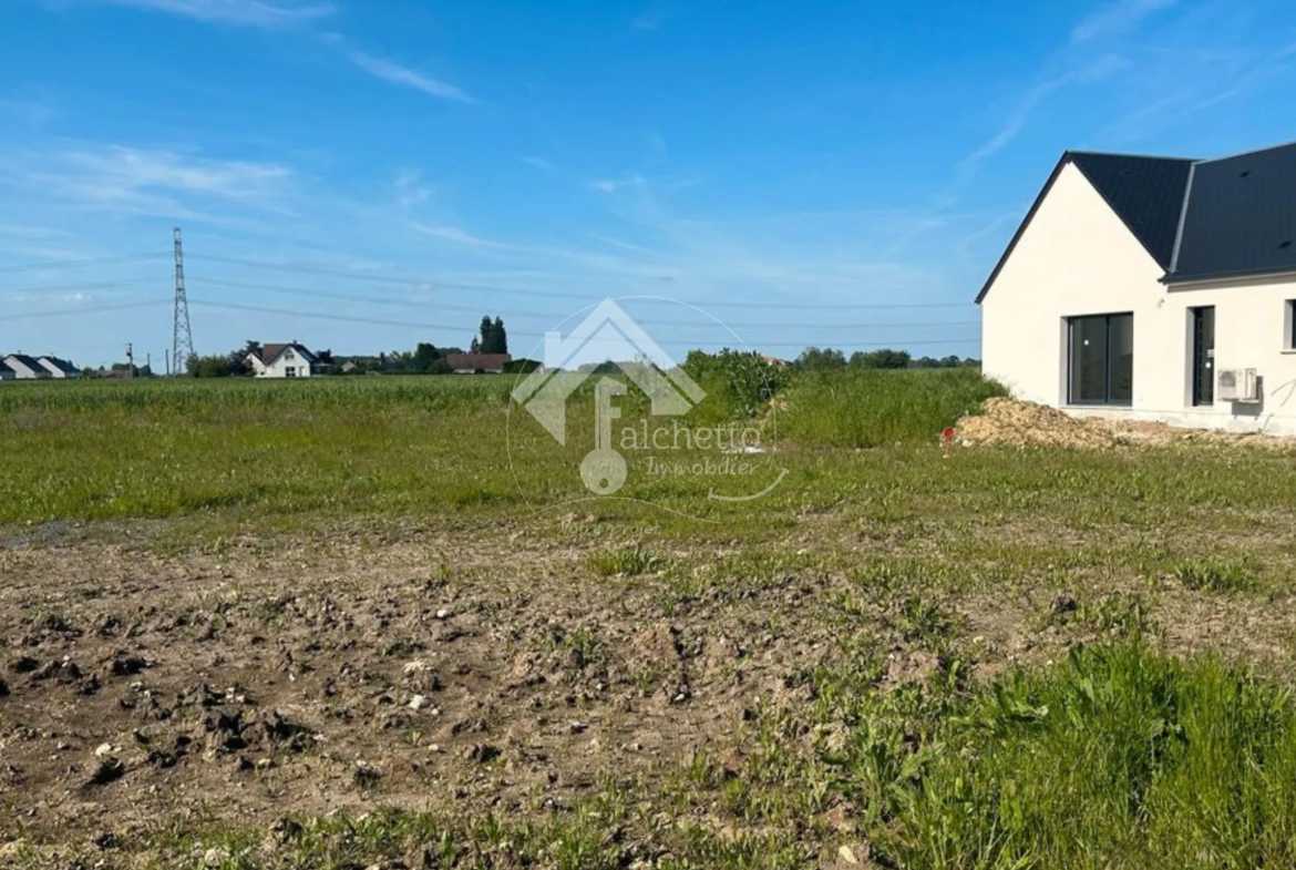 Terrain constructible viabilisé de 543 m2 à Druye 