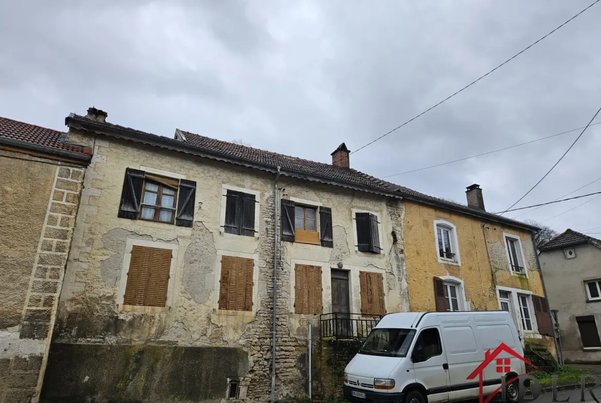 Maison à rénover F5 avec cour à Vignory sur 170 m² 