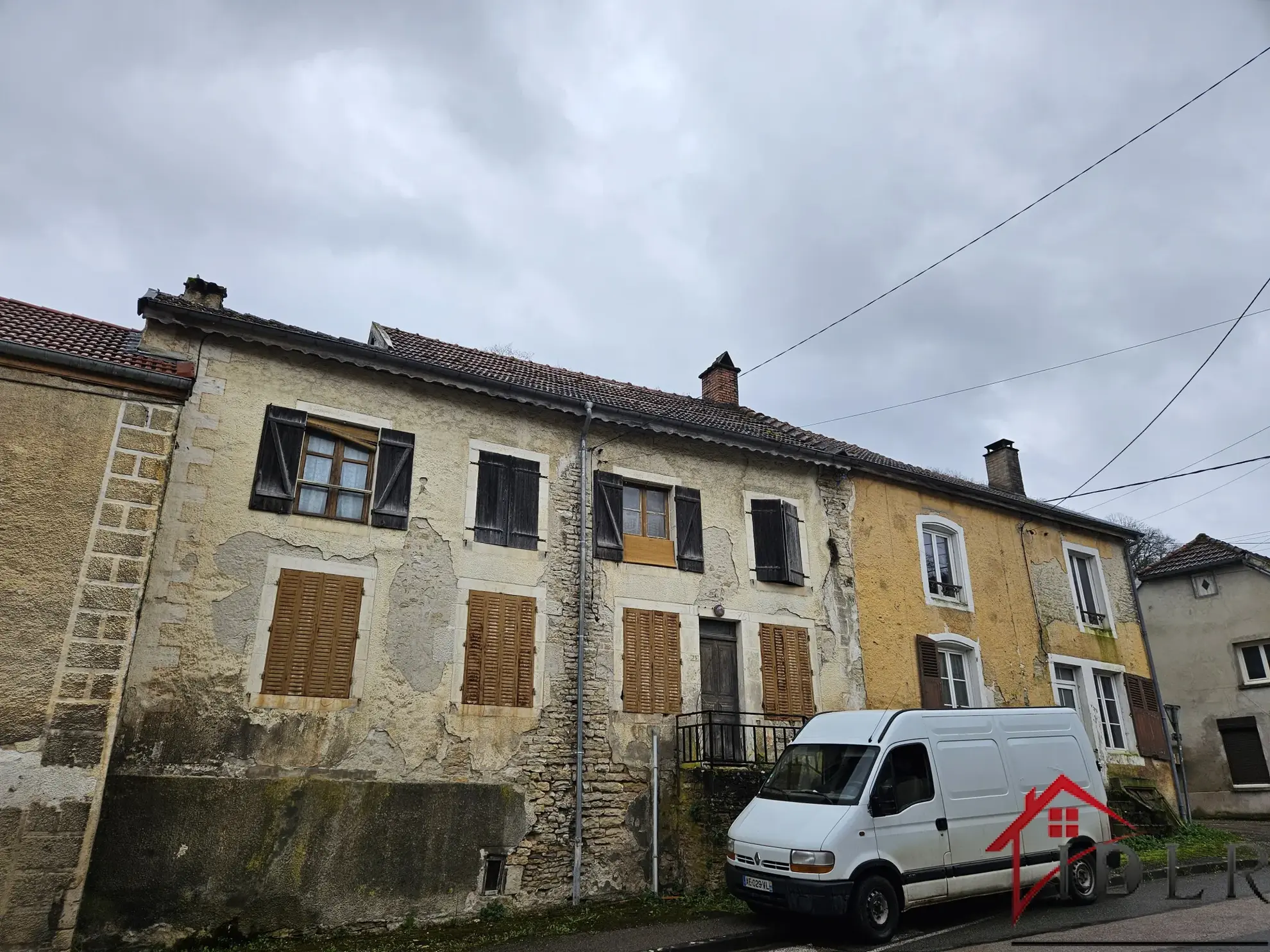 Maison à rénover F5 avec cour à Vignory sur 170 m² 