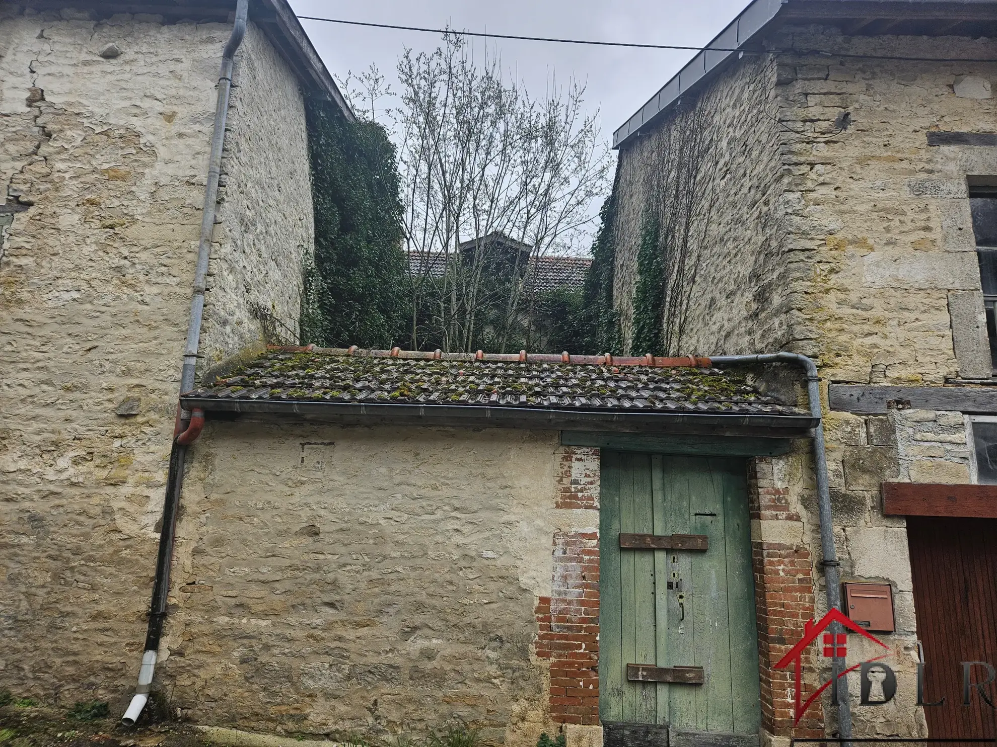 Maison à rénover F5 avec cour à Vignory sur 170 m² 