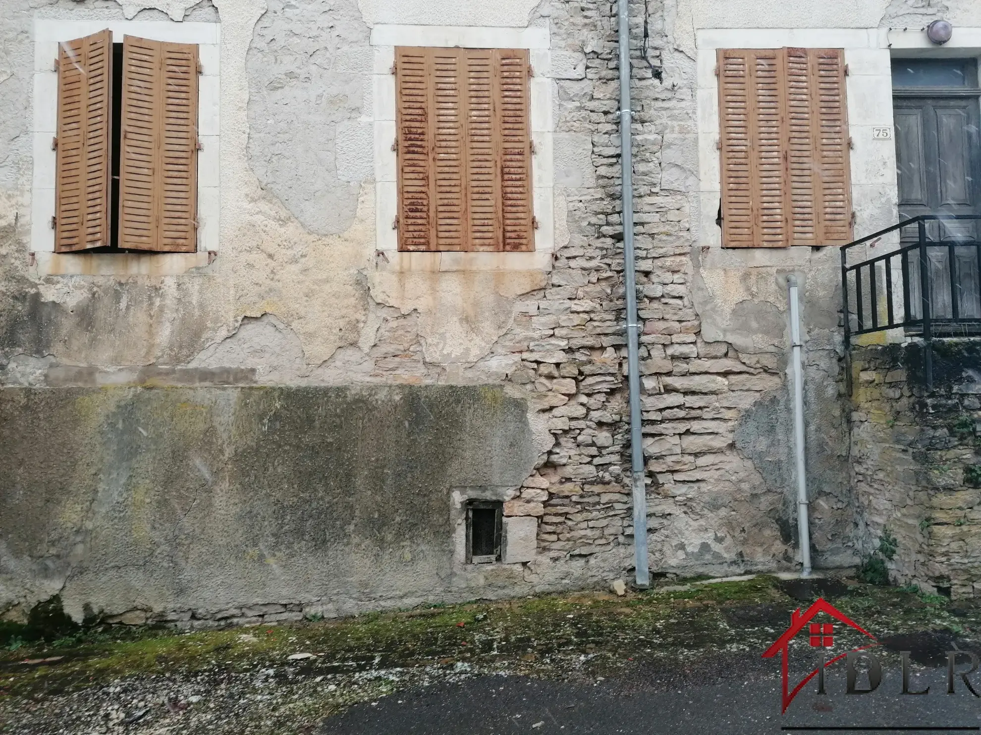 Maison à rénover F5 avec cour à Vignory sur 170 m² 