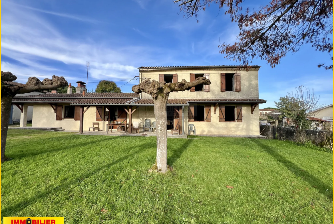 Maison en Pierre à Illats avec Vue Imprenable sur les Vignes 